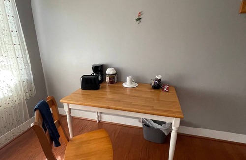 Albany House | Private, Quiet 1 bed. 1 bath and 1 extra room.”Cozy Forever”, close to Phoebe.