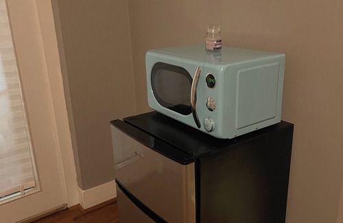 Albany House | Private, Quiet 1 bed. 1 bath and 1 extra room.”Cozy Forever”, close to Phoebe.