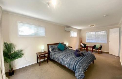 New Farm House | Private Relaxing City Retreat & Garage - Sleeps 6