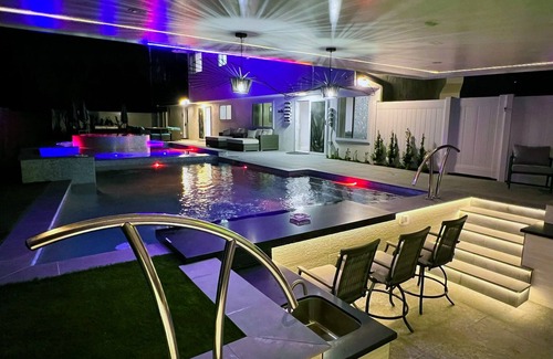 Woodland Hills House | Private Resort-Style Escape w/Heated Pool & Spa!