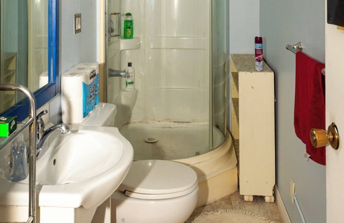 Abbotsford House | Private Retreat Entire Suite - B&B- J1
