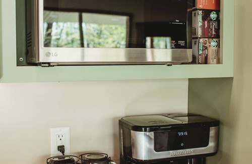 Creal Springs Cabin | Private retreat in the woods with hiking and fishing