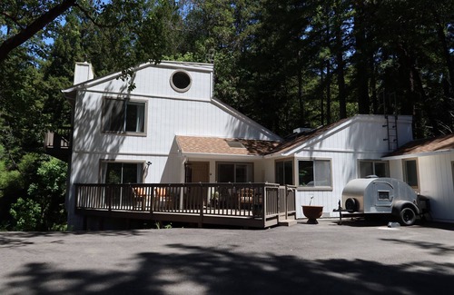 Felton House | Private Retreat in Santa Cruz Mountains w Hot Tub