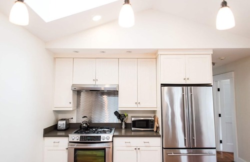 Upper Telegraph House | Private retreat in the heart of Rockridge. Go to everything!