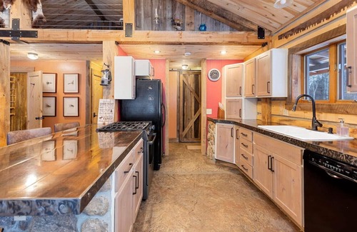 Darby Cabin | * * * *Private River Front Cabin * * * *