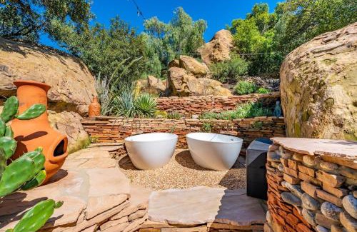 Canoga Park House | Private Romantic Escape, Hidden Gem w Hot Tub