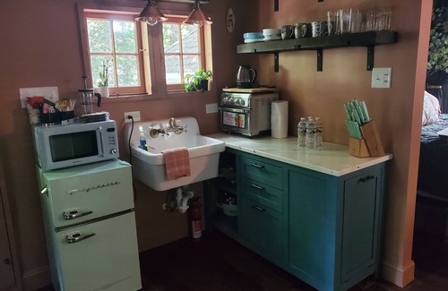 North Chesterfield House | Private Romantic Bungalow for Artists & Writers, 7 Mins to Downtown Richmond,