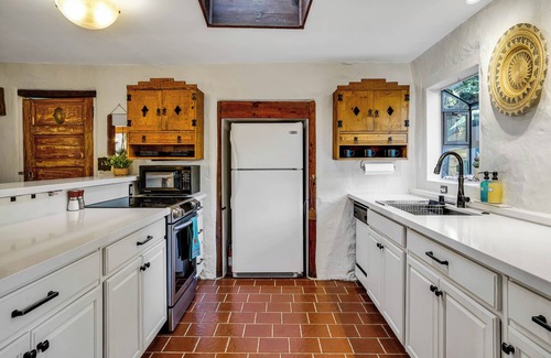 Canoga Park House | Private Romantic Escape, Hidden Gem w/Hot Tub, and Waterfall