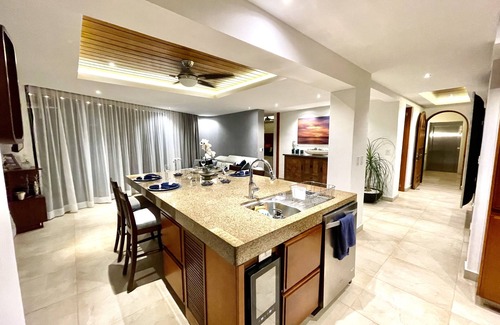 South Shore Hotel Area Condo | PRIVATE ROMANTIC OCEAN FRONT LUXURY