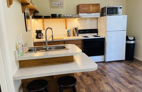 Lawrenceville Cottage | 🐎🐎~Private Romantic Cottage #FarmStay-BabyGoats~🐎🐎