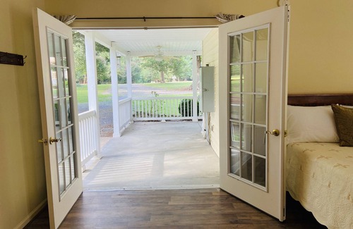 Lawrenceville Cottage | 🐎🐎~Private Romantic Cottage #FarmStay-BabyGoats~🐎🐎