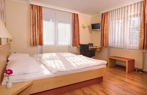 Umkirch Resort | Private room ∙ 1 bedroom ∙ 2 guests