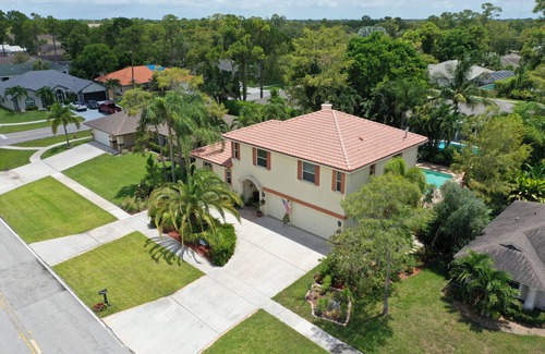 Wellington House | Private room and bathroom near Wellington Equestrian Center