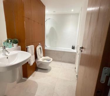 North West House | Private room and bathroom in shared flat with parking