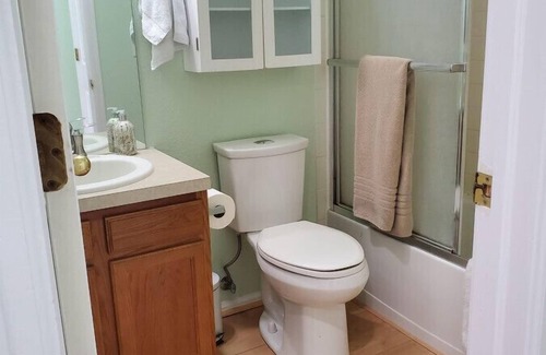 Broomfield House | Private Room & Bathroom & Laundry