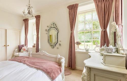 Kirkmichael House | Private room & bathroom in Manor House