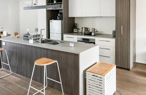 Highton Apartment | Private Room & Ensuite, in hosted Modern 2 bedroom Apartment - full use of all home facilities