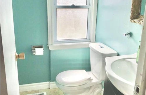 North Bay House | Private room in basement close to all shopping and bus stop in North bay