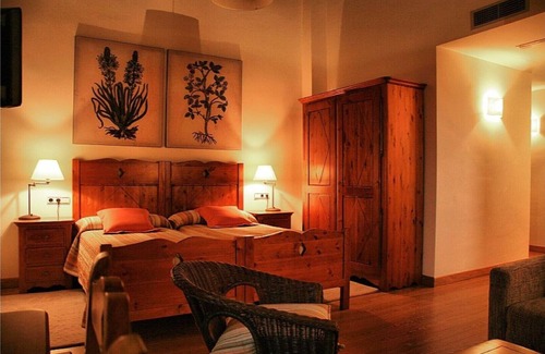 Arbizu Apartment | Private room in charming rural hotel (3 people)