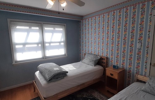 Etobicoke House | Private room in etobicoke , private entrance , private washroom