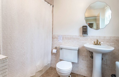 Lancaster House | Private Room in Grand Estate w/ Separate Entrance