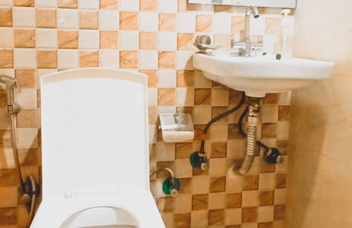 Kailash Colony House | PRIVATE ROOM IN GREATER KAILASH