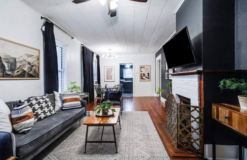 Freetown - Port Rico Bed & Breakfast | Private Room Retreat in a Shared House Setting