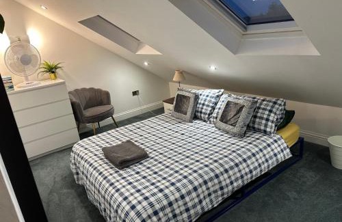 Grove Green House | Private self-contained flat with shared entrance