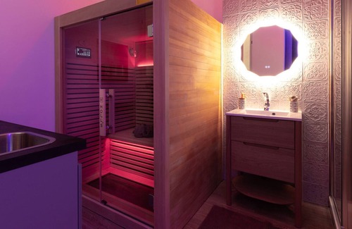 Faubourg North Apartment | Private Spa flat in the heart of Dijon