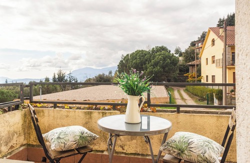 Sant Hilari Sacalm House | Private Studio 'Can Mussol' with Terrace, Balcony and Wi-Fi