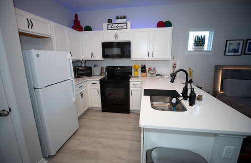 Northeast Orlando Apartment | Private Studio in the heart of downtown Orlando. Modern Zen Vibe