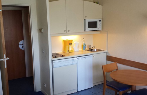 Gambetta Apartment | Private Studio La Defense