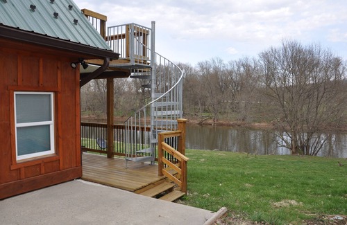 Frederick Apartment | Private Studio on the Monocacy River. Sleeps 4, 1 Full Bath, Kitchenette
