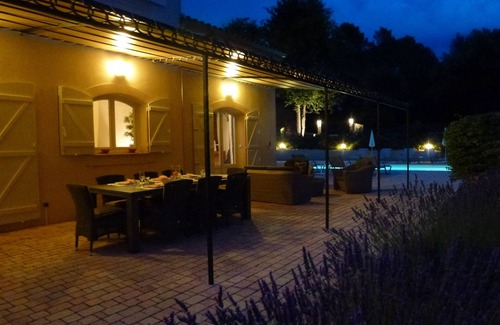 Seillans Apartment | Private Studio Provencal villa located in lush greenery for 2 people.