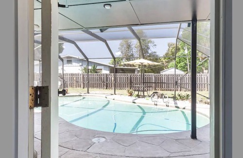 Lakewood Park Apartment | Private Studio with Shared Pool 15 minutes to Vero Beaches and Fort Pierce Inlet