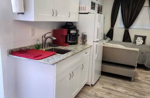 Lake Worth Apartment | Private studio with working space, in Lake Worth Beach