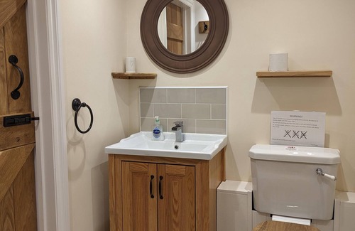 Bradford-on-Avon Apartment | Private Suite near Bradford on Avon town center