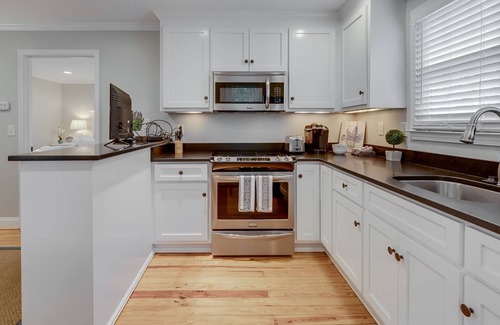 Simpsonville House | Private Suite in Downtown Simpsonville