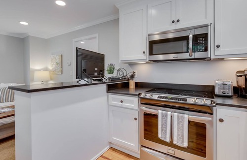 Simpsonville House | Private Suite in Downtown Simpsonville