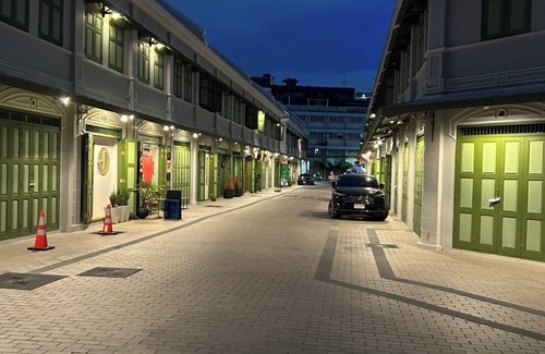 Samphanthawong House | private house in chinatown/2BR,2BATH, 7Mints to MRT Samyot/5 Guests