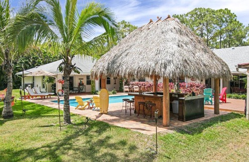 Hunt Club House | Private Tropical Paradise Guesthouse!