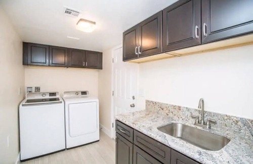 Spring Valley House | Private Two Bedroom, Two TVs, One Bathroom Casita!