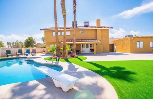 Spring Valley House | Private Two Bedroom, Two TVs, One Bathroom Casita!