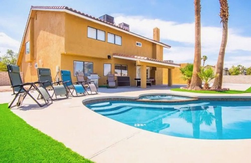 Spring Valley House | Private Two Bedroom, Two TVs, One Bathroom Casita!