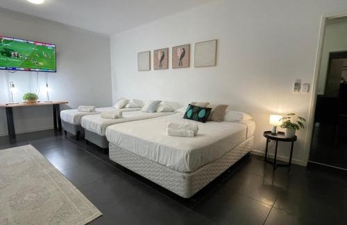 Cannonvale House | Private unit in Whitehaven Crescent