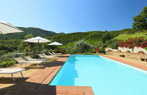 Pieve di Chio Villa | Private Villa with private pool, WIFI, TV, balcony, panoramic view, parking, close to Cortona