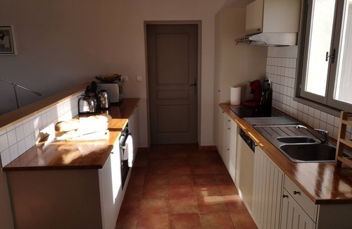 Chalais Villa | Private Villa, Heated Pool, A/C, Wifi, sleeps 8, close to the village of Chalais