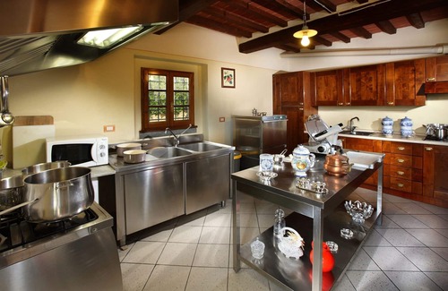 Massa e Cozzile Villa | Private Villa with A/C, WIFI, private pool, TV, patio, pets allowed, panoramic view, parking