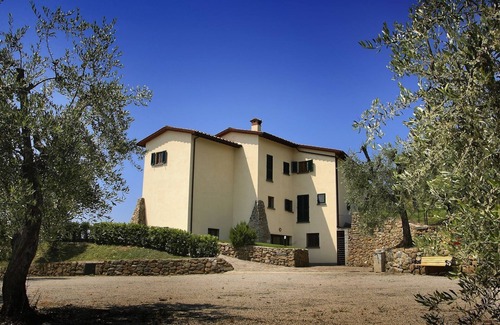 Massa e Cozzile Villa | Private Villa with A/C, WIFI, private pool, TV, patio, pets allowed, panoramic view, parking