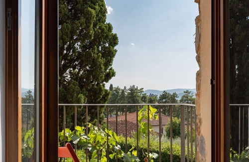 Pergine Valdarno Villa | Private Villa with WIFI, private pool, A/C, TV, patio, panoramic view, parking, close to Arezzo